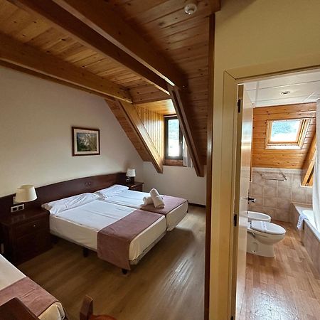 Hotel Romanic Тауль Екстер'єр фото