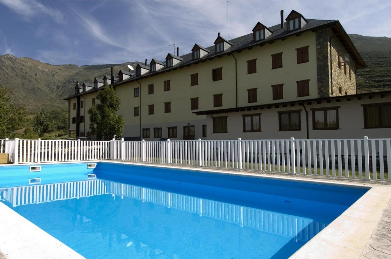 Hotel Romanic Тауль Екстер'єр фото