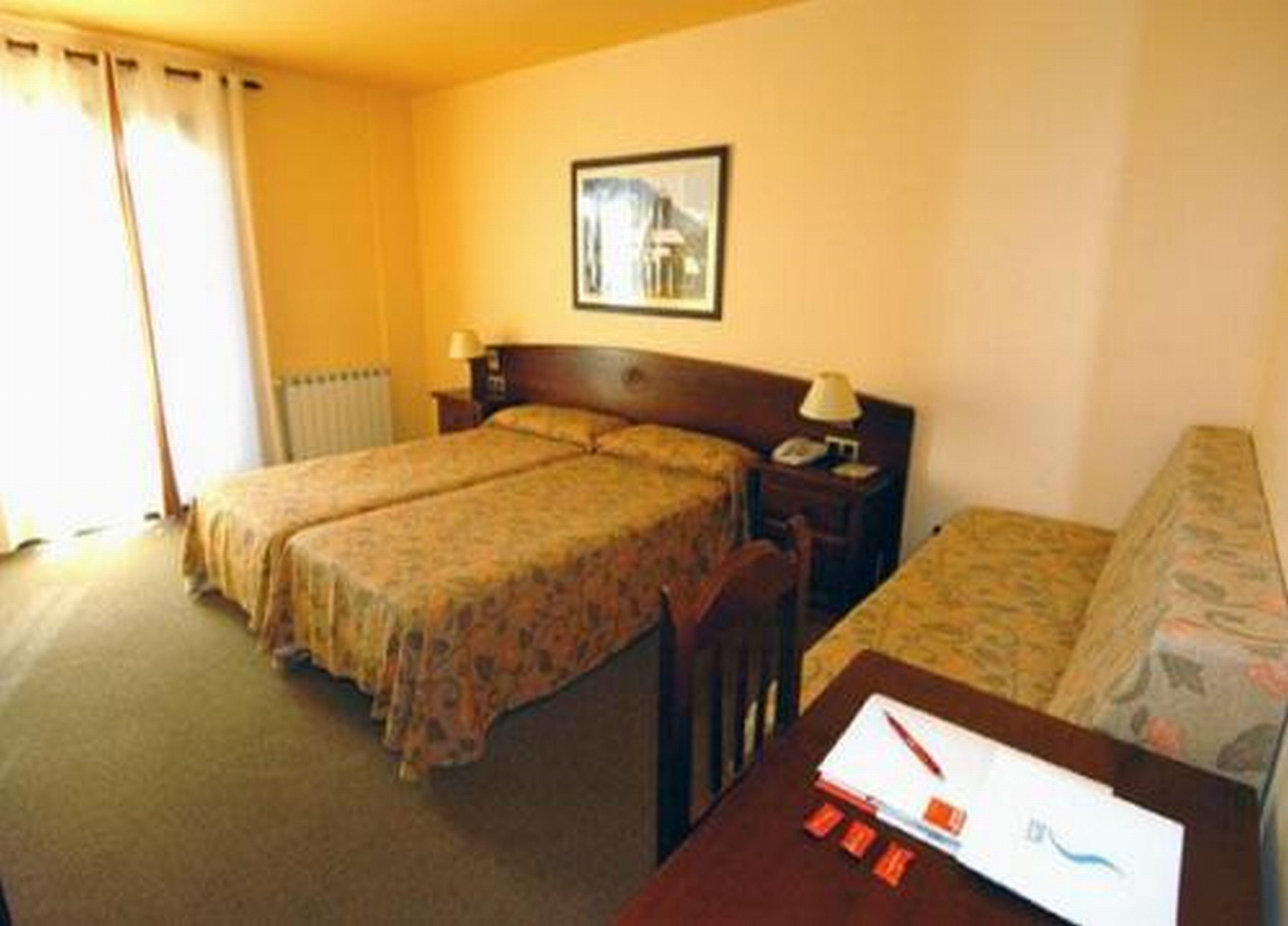 Hotel Romanic Тауль Екстер'єр фото