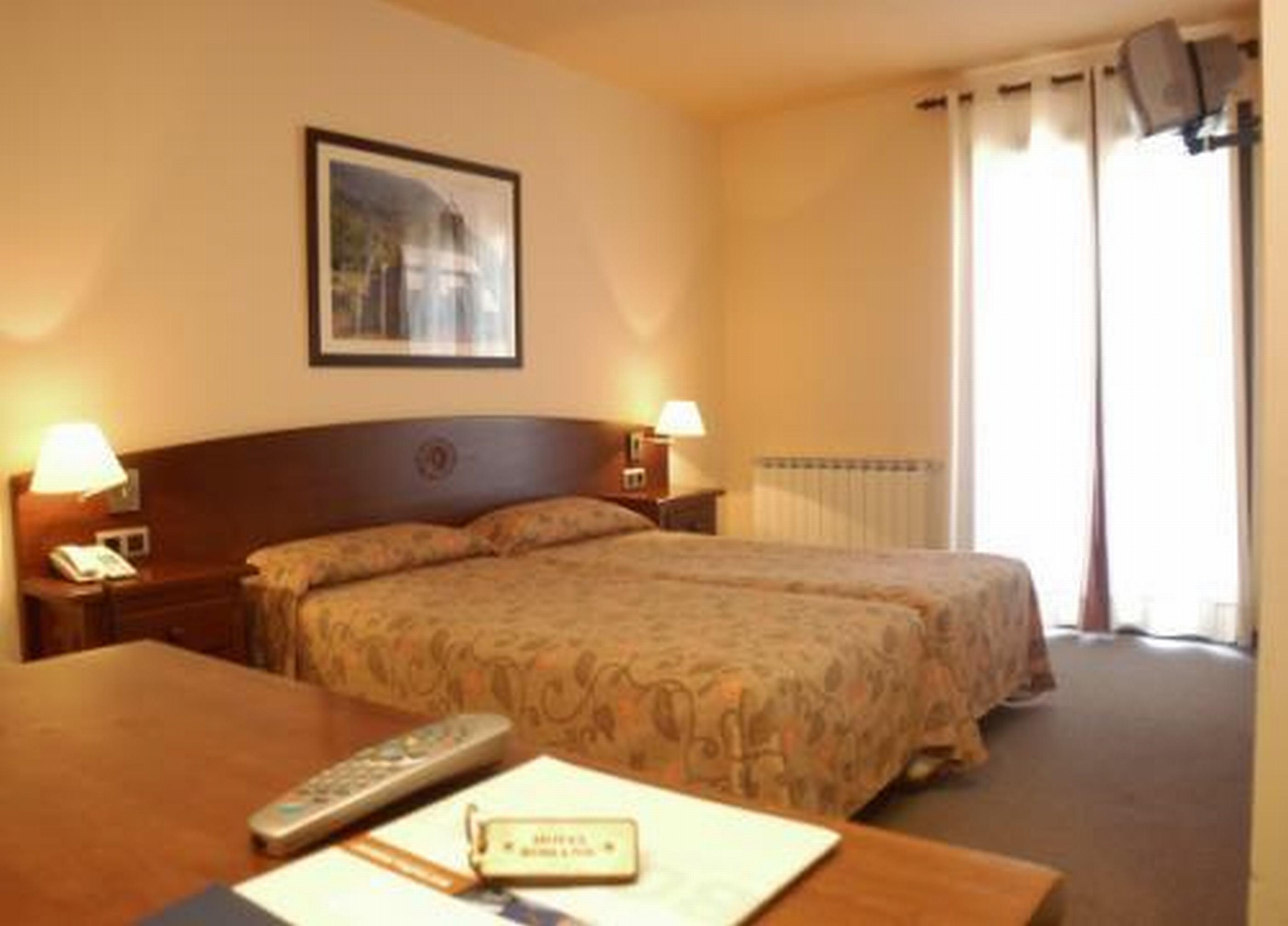 Hotel Romanic Тауль Екстер'єр фото