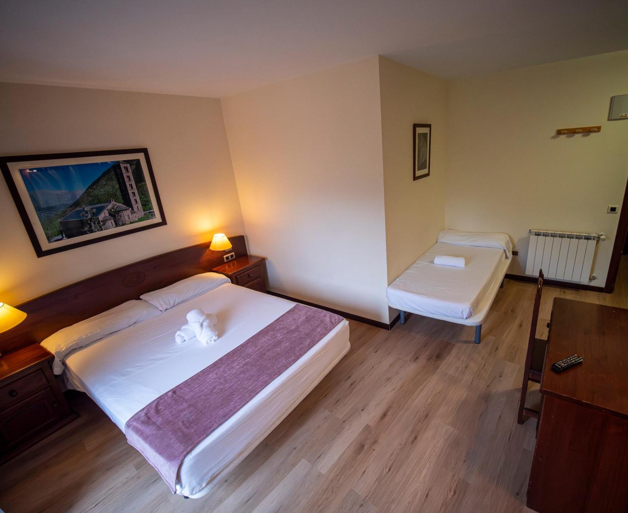 Hotel Romanic Тауль Екстер'єр фото