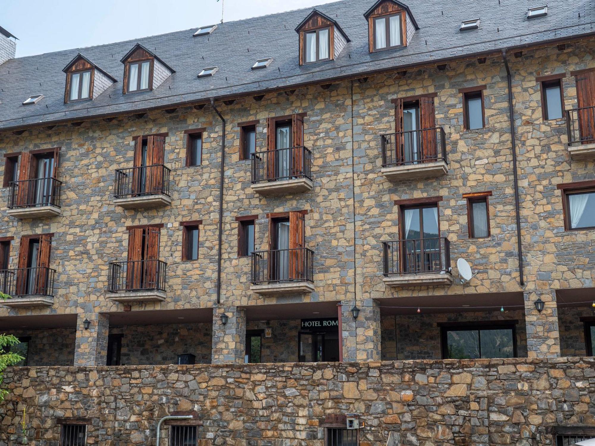 Hotel Romanic Тауль Екстер'єр фото