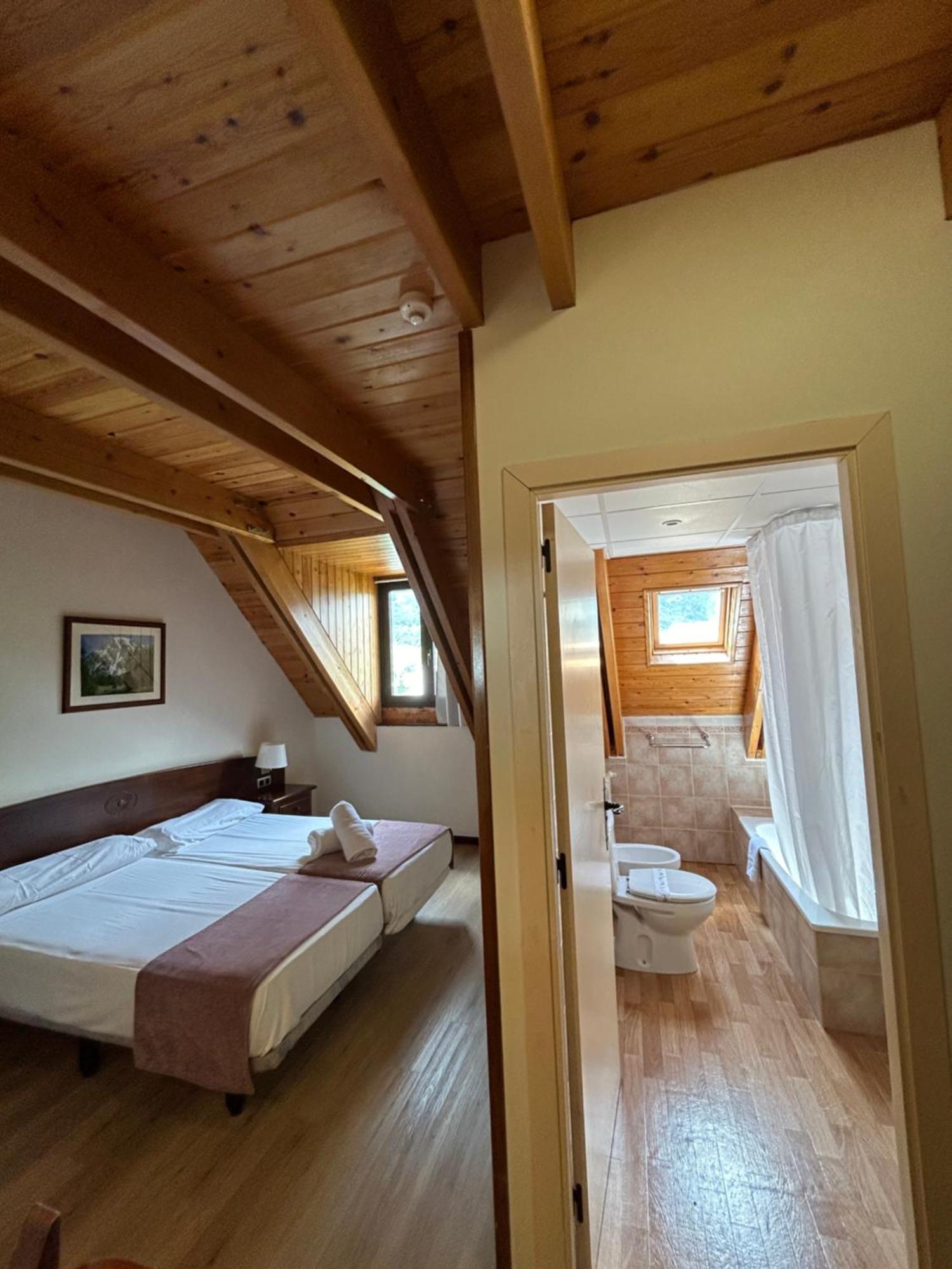 Hotel Romanic Тауль Екстер'єр фото