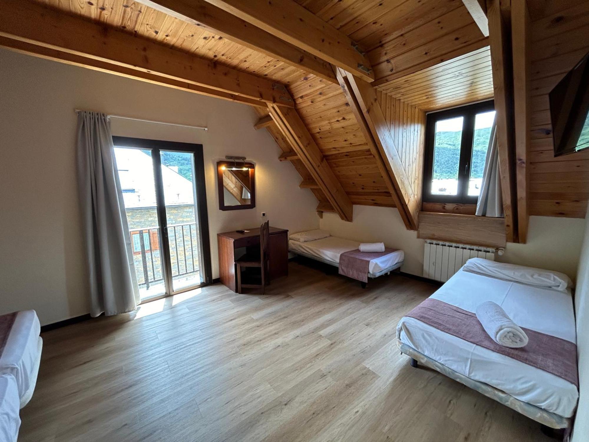 Hotel Romanic Тауль Екстер'єр фото