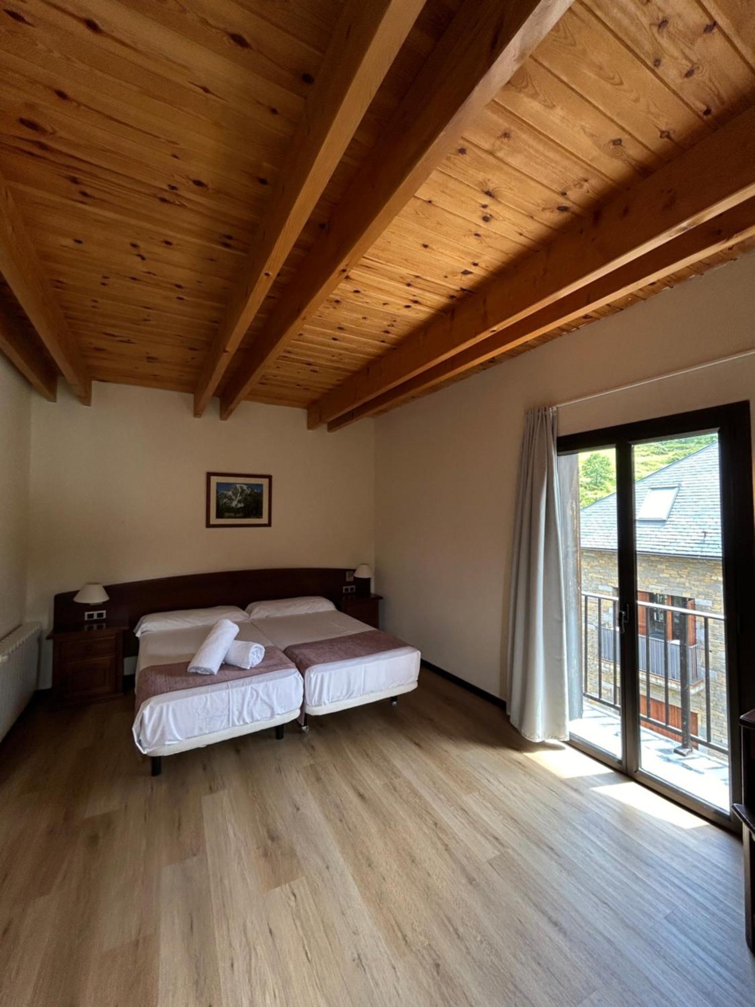 Hotel Romanic Тауль Екстер'єр фото