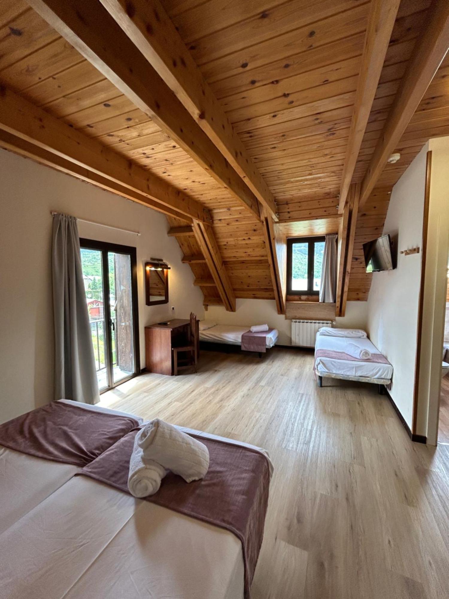Hotel Romanic Тауль Екстер'єр фото