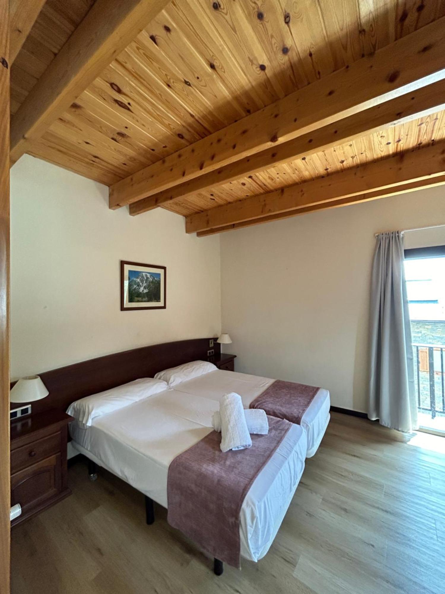 Hotel Romanic Тауль Екстер'єр фото