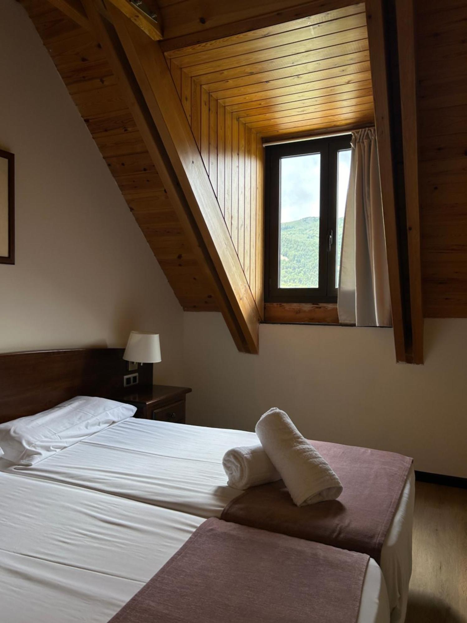 Hotel Romanic Тауль Екстер'єр фото