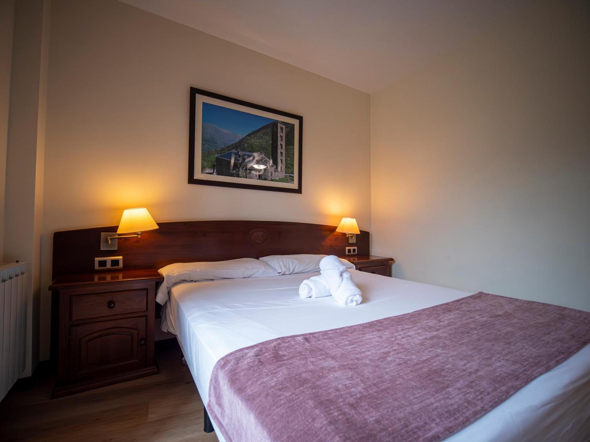 Hotel Romanic Тауль Екстер'єр фото