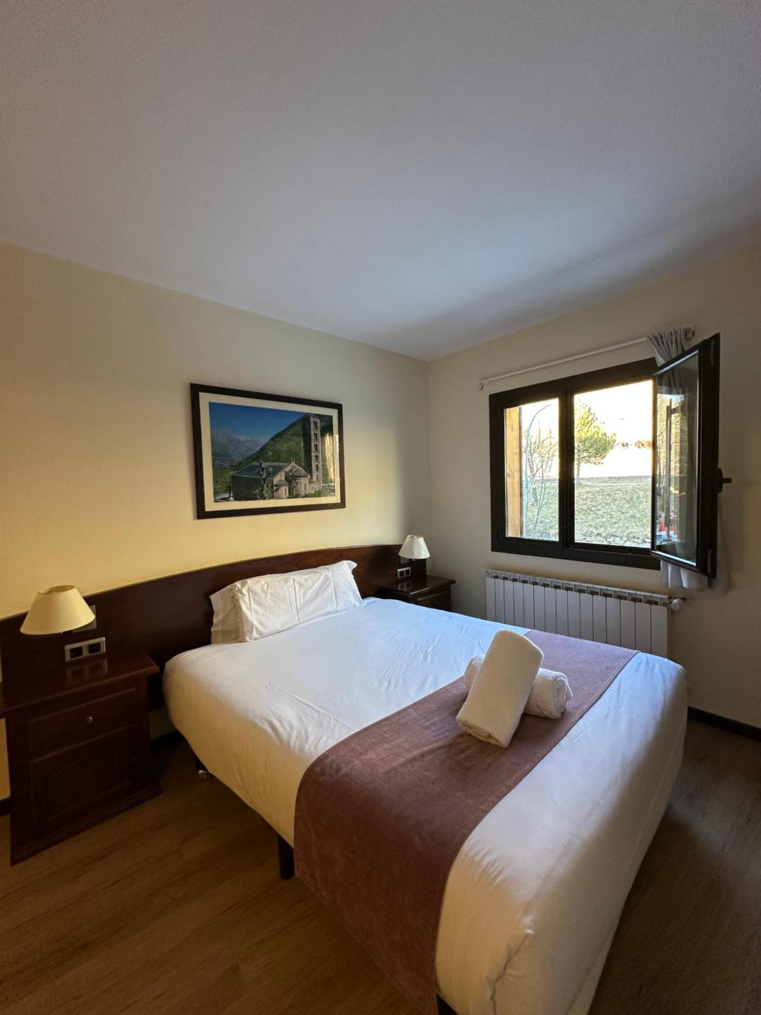 Hotel Romanic Тауль Екстер'єр фото