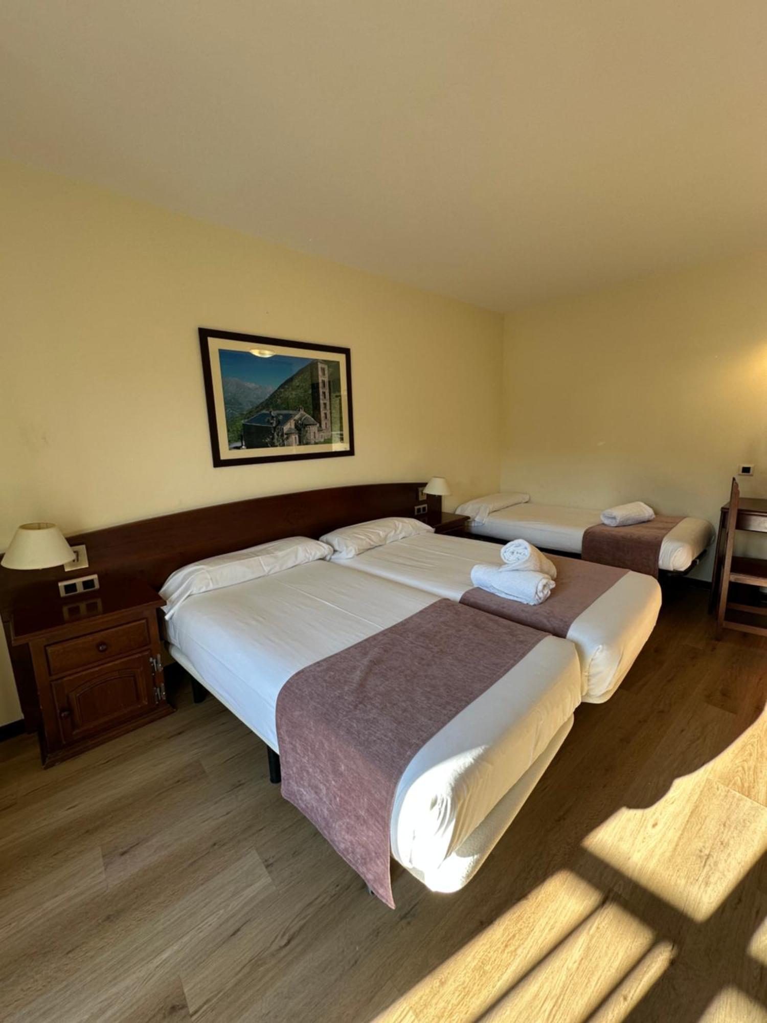 Hotel Romanic Тауль Екстер'єр фото