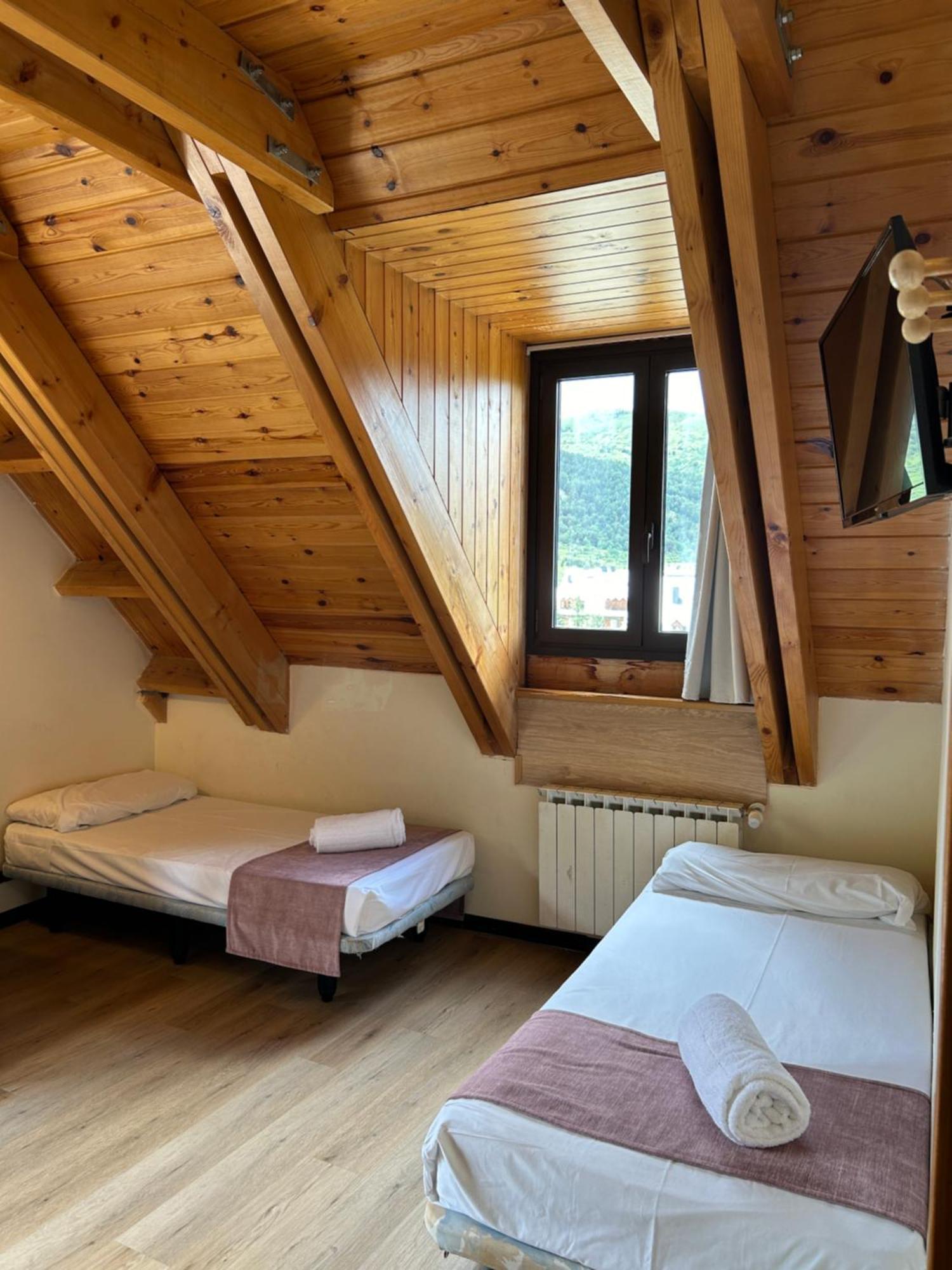 Hotel Romanic Тауль Екстер'єр фото