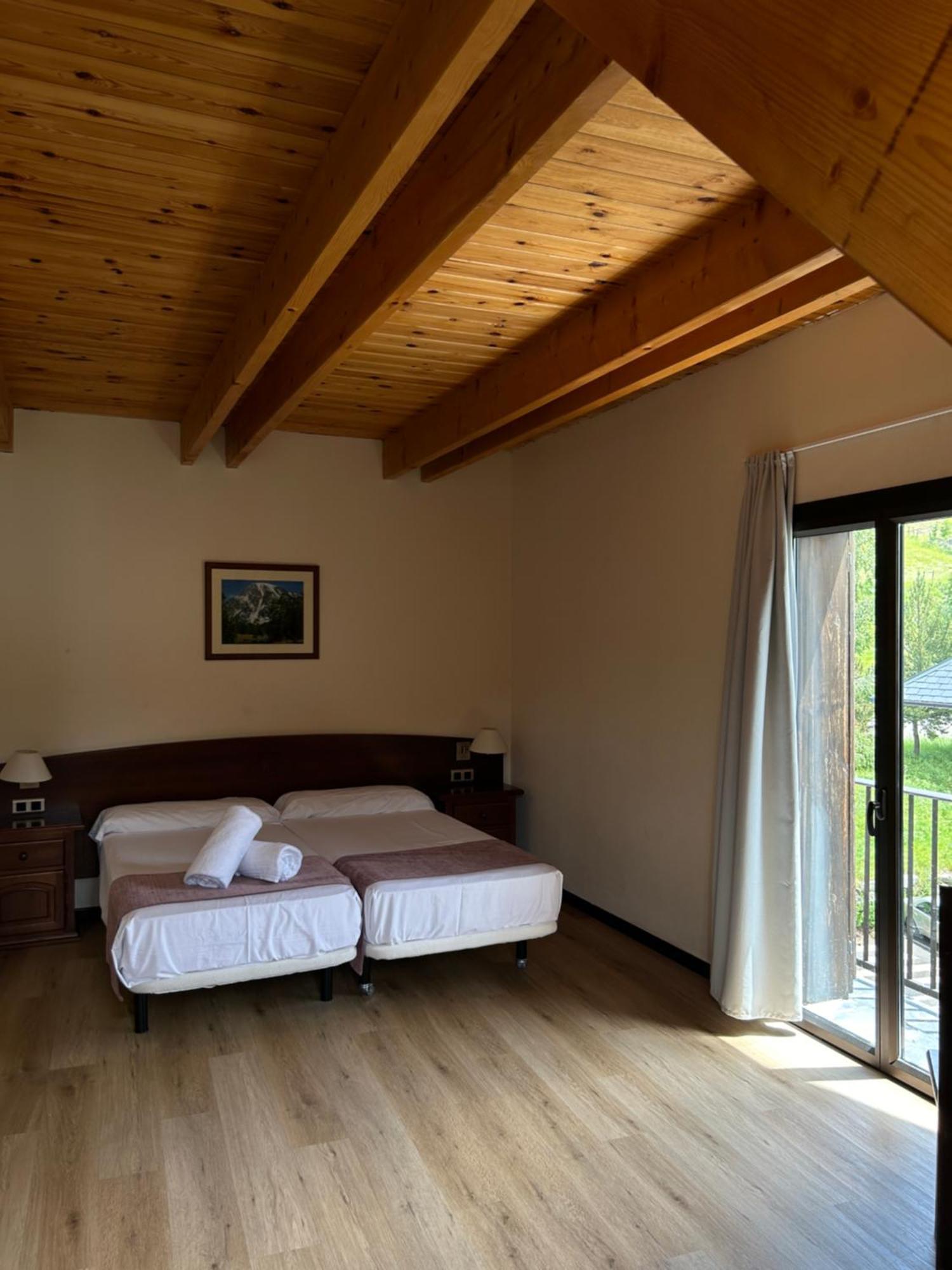 Hotel Romanic Тауль Екстер'єр фото