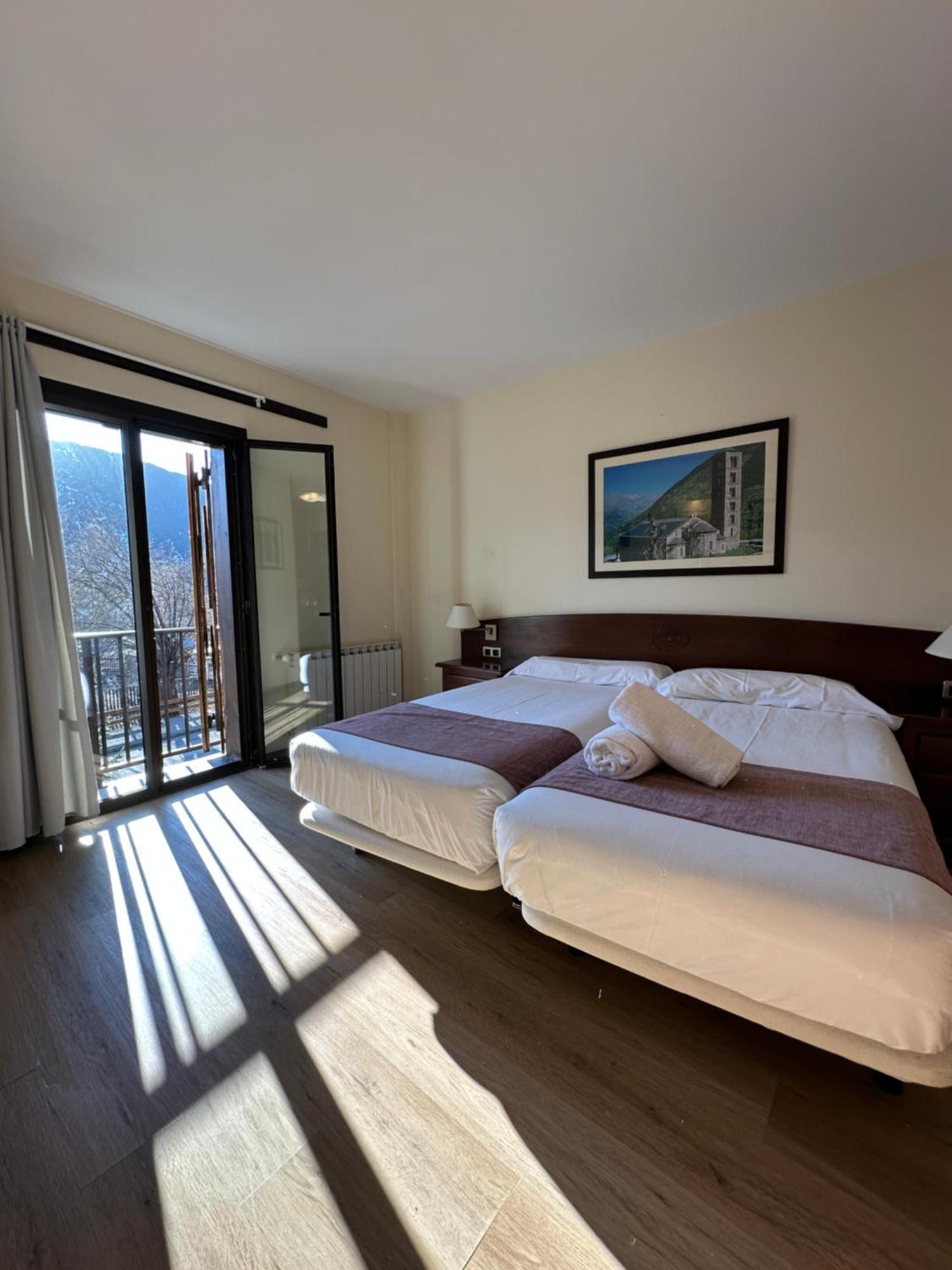 Hotel Romanic Тауль Екстер'єр фото