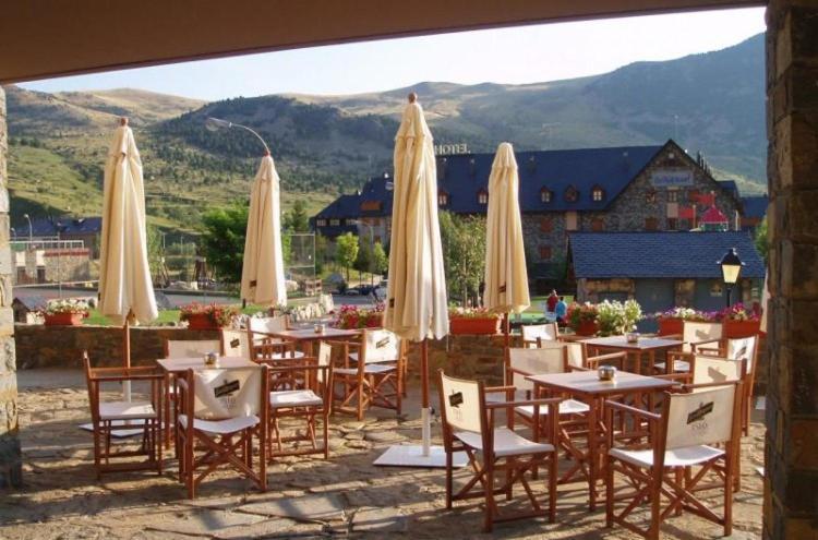 Hotel Romanic Тауль Екстер'єр фото