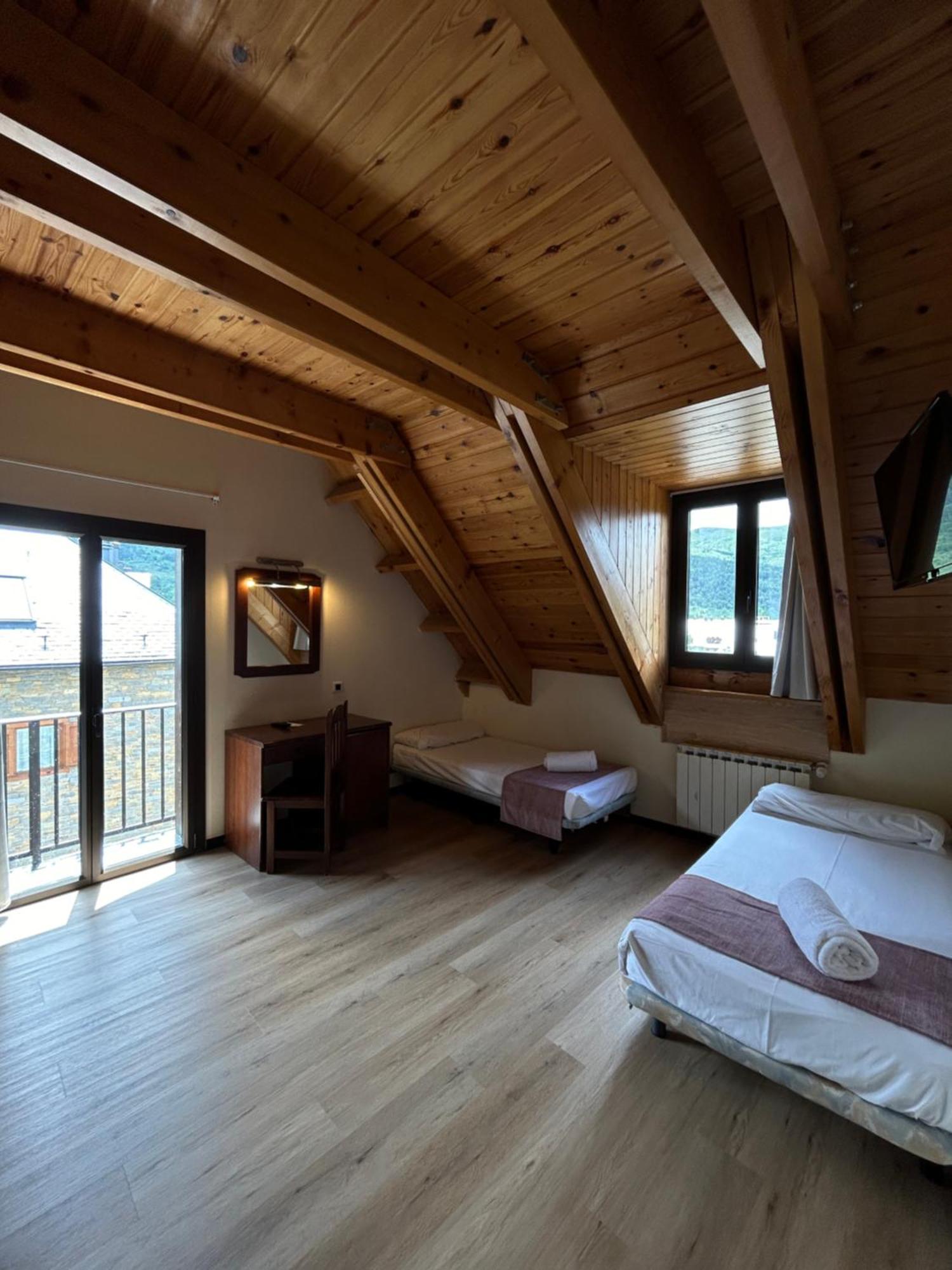 Hotel Romanic Тауль Екстер'єр фото
