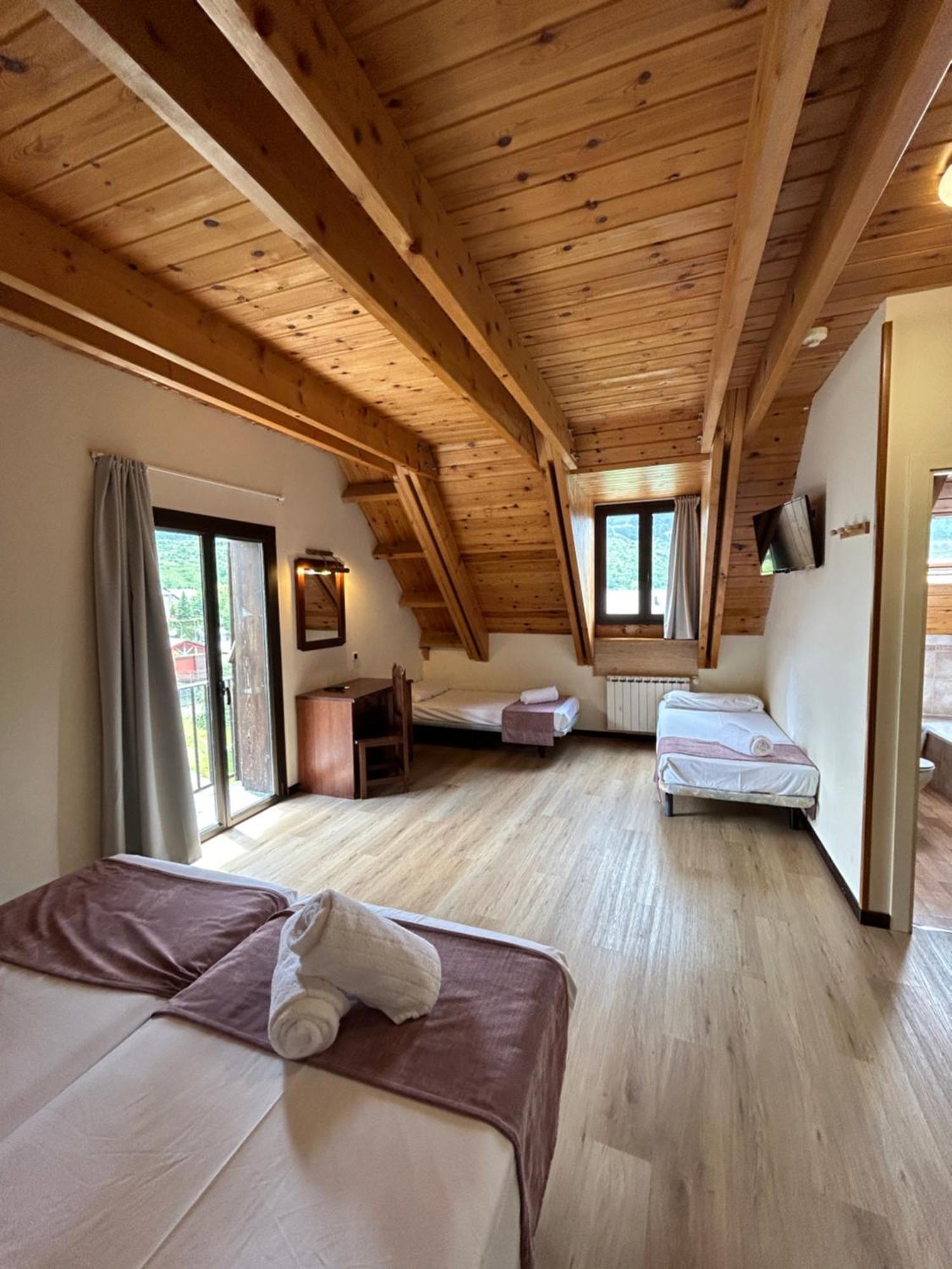 Hotel Romanic Тауль Екстер'єр фото