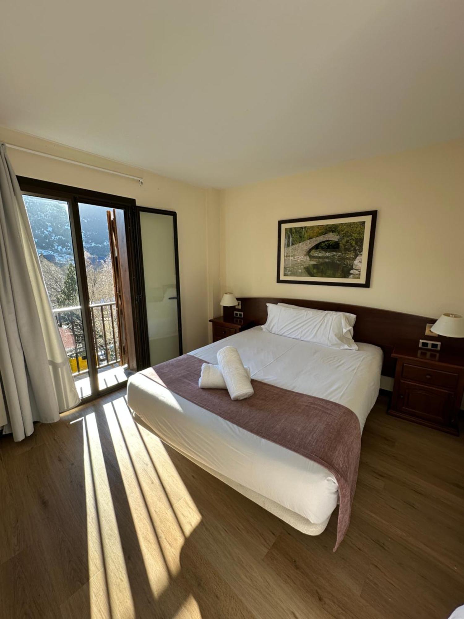 Hotel Romanic Тауль Екстер'єр фото