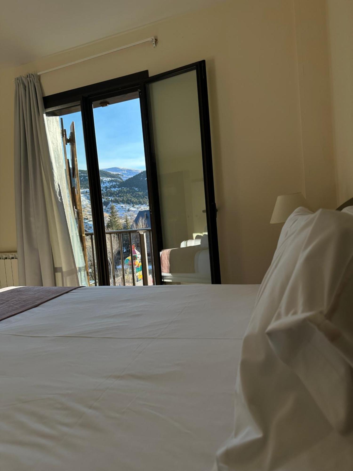 Hotel Romanic Тауль Екстер'єр фото